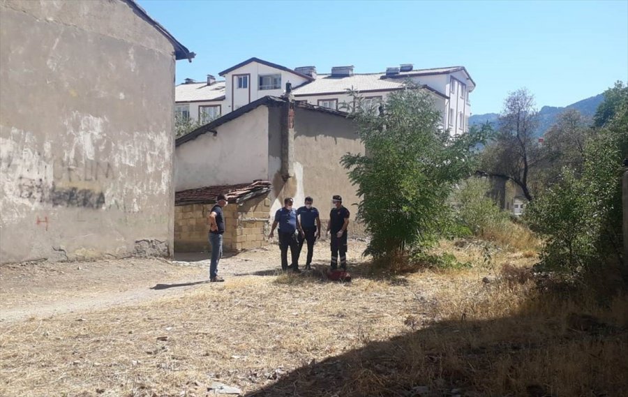 Çakmak Gazı Çektiği İleri Sürülen Genç Hastaneye Kaldırıldı