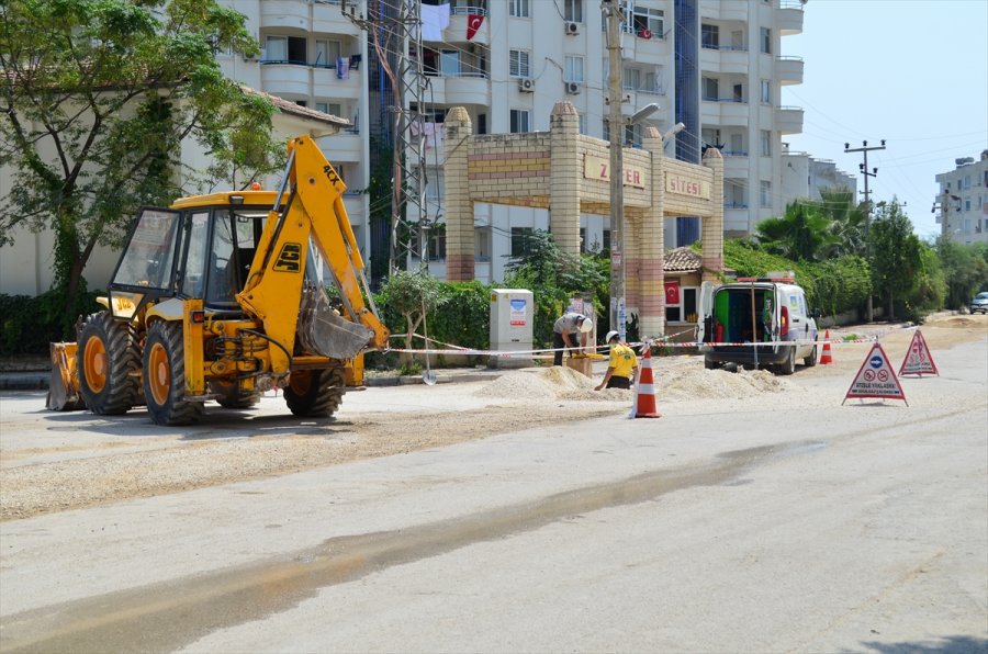 Mersin'de Altyapı Çalışmaları Sırasında Doğalgaz Borusu Delindi