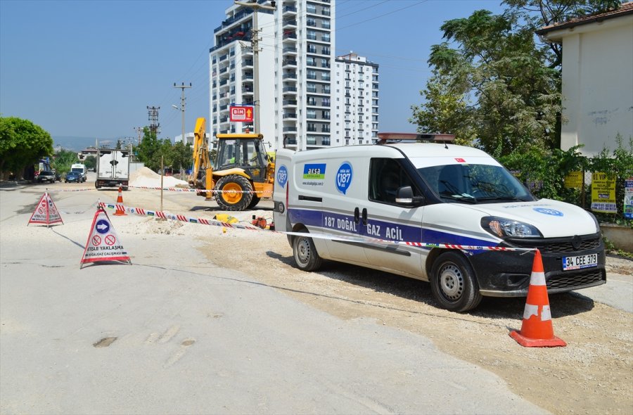 Mersin'de Altyapı Çalışmaları Sırasında Doğalgaz Borusu Delindi