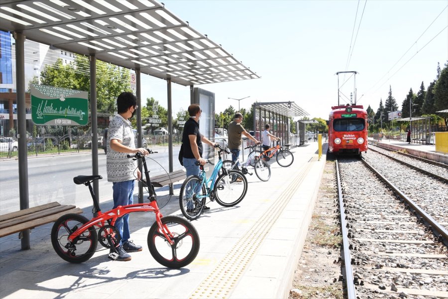 Konya'da Sadece Bisikletliler İçin Tasarlanan Tramvay Yolculuğa Başladı