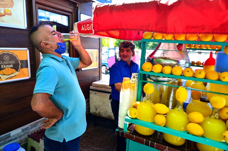 Limonatasıyla 43 Yıldır Müşterilerinin İçini Ferahlatıyor