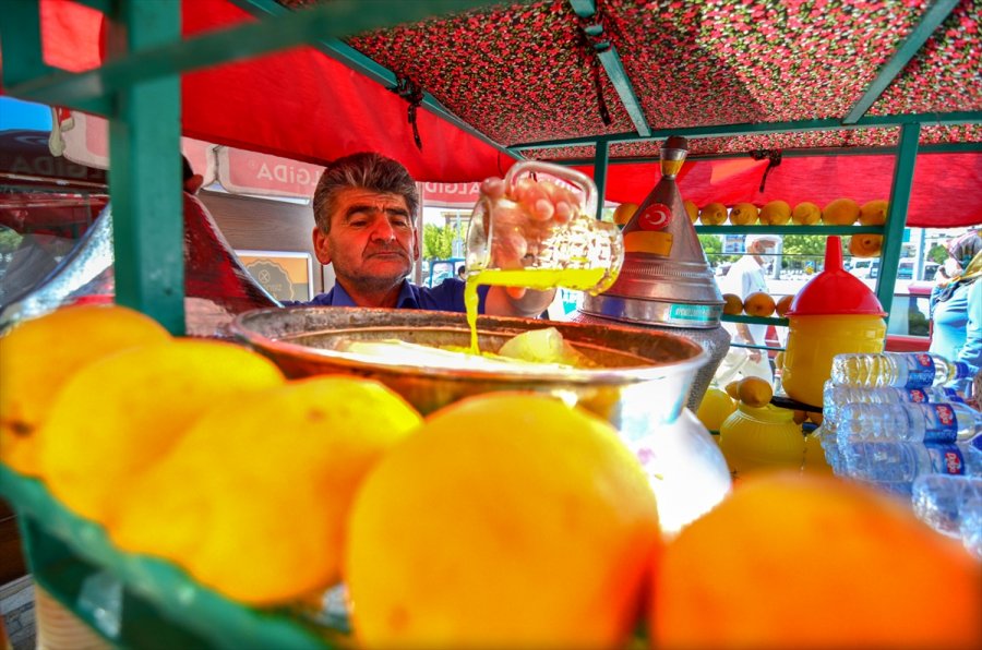 Limonatasıyla 43 Yıldır Müşterilerinin İçini Ferahlatıyor