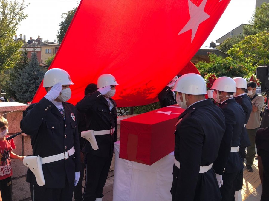 Şehit Polis Memuru Onur Küçük Son Yolculuğuna Uğurlandı