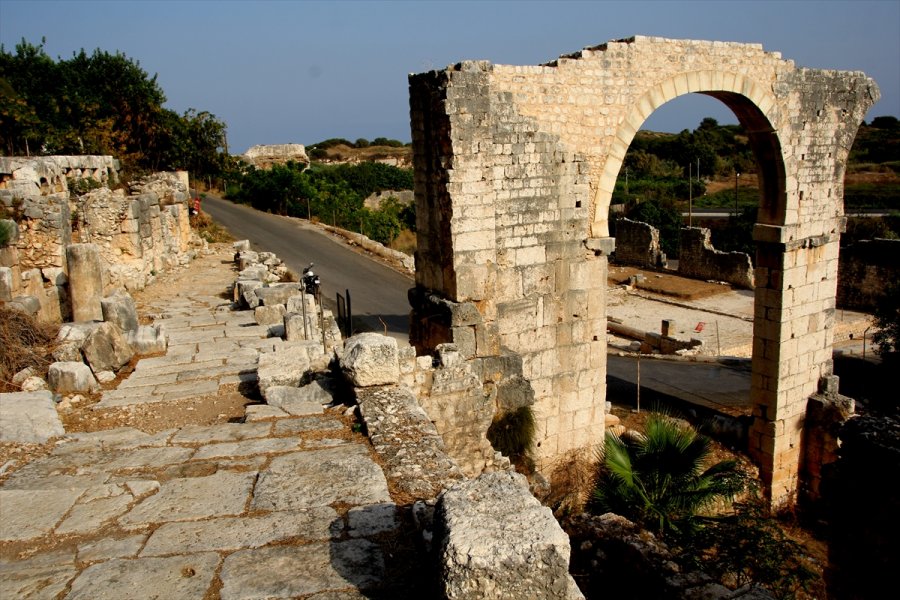 Mersin'deki Antik Kent Yeni Evlenen Çiftlere Doğal Fotoğraf Stüdyosu Oldu