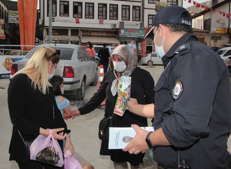 Beypazarı'nda Polis Ekipleri, Esnafı Ve Halkı Dolandırıcılara Karşı Bilgilendiriyor