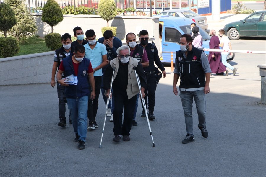 Karaman'da 2 Kişi Uyuşturucu Ticareti Yaptıkları İddiasıyla Tutuklandı