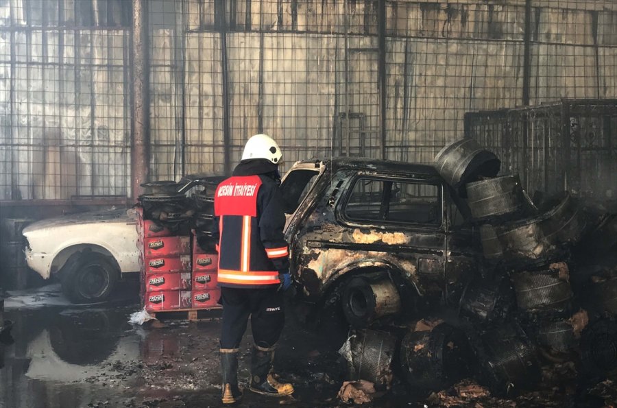 Mersin'de Sanayi Sitesinde Çıkan Yangında 4 İş Yeri Ve 4 Araçta Hasar Oluştu