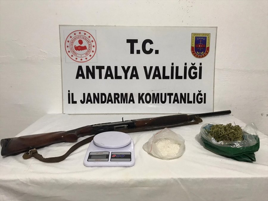 Antalya Jandarmasından 10 Ayda 595 Uyuşturucu Ve Sahte İçki Operasyonu