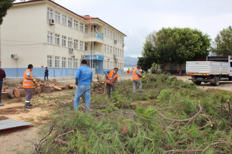 Büyükşehir Belediyesinden Kumluca Ve Konyaaltında Çalışma