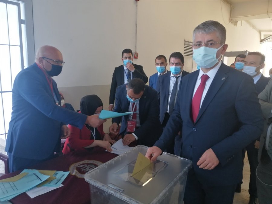 Ak Parti İl Başkanı Şaban Çopuroğlu Güven Tazeledi