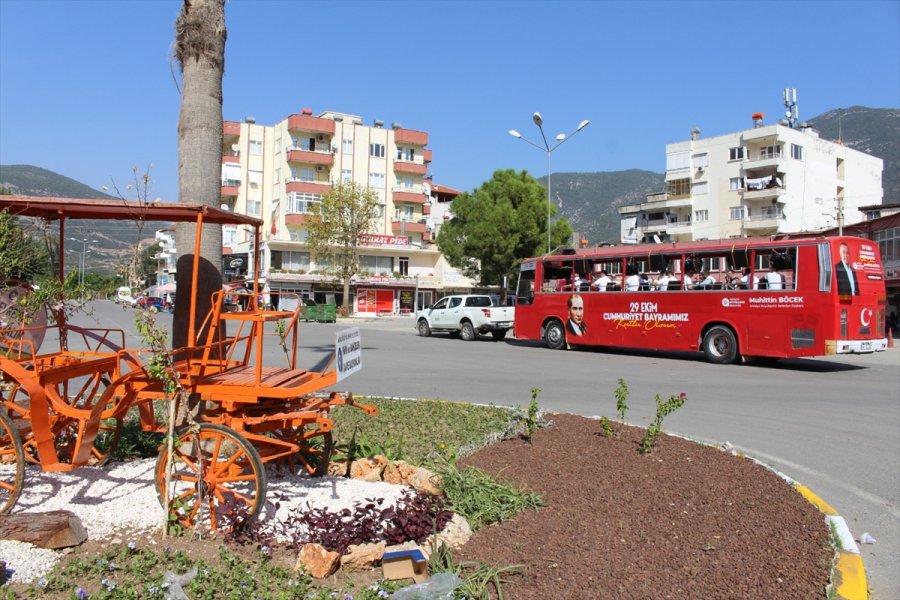 Mobil Etkinlik Otobüsü Konserlerine Devam Ediyor