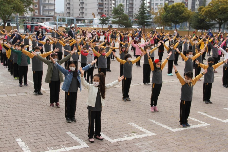 Kayseri'de İlkokul Öğrencileri 