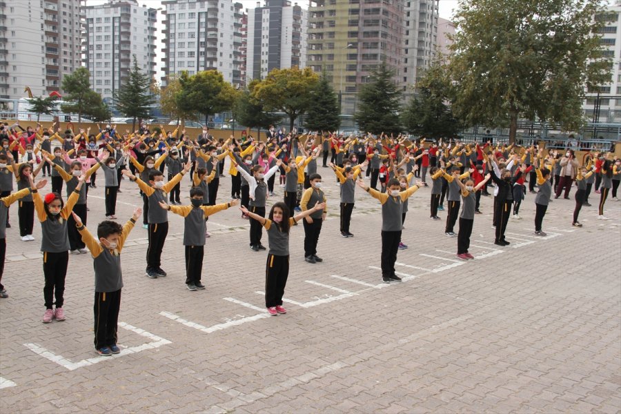 Kayseri'de İlkokul Öğrencileri 