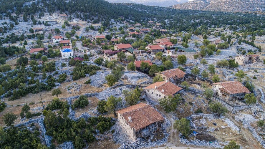 Tarihi Pek Çok Dönemin İzlerini Taşıyan Sarıcılar Mahallesi Ziyaretçilerin İlgi Odağı