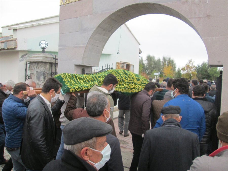 Afyonkarahisar'daki Kazada Yaşamını Yitiren Tır Sürücüsünün Cenazesi Konya'da Toprağa Verildi