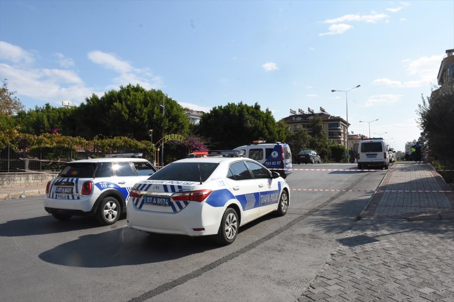 Alanya'da İki Yıl Önce Tel Örgüyle Kapatılan Cadde Açıldı