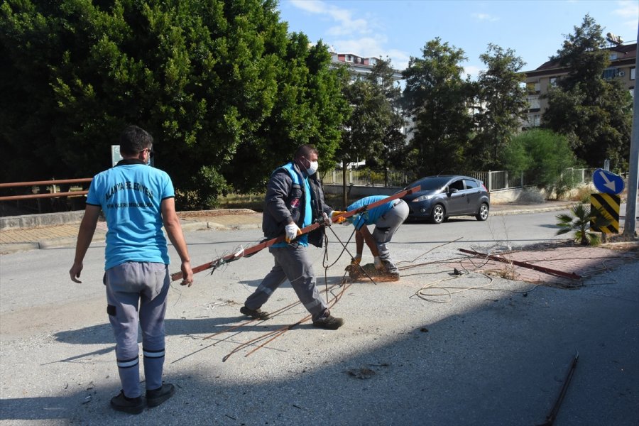 Alanya'da İki Yıl Önce Tel Örgüyle Kapatılan Cadde Açıldı