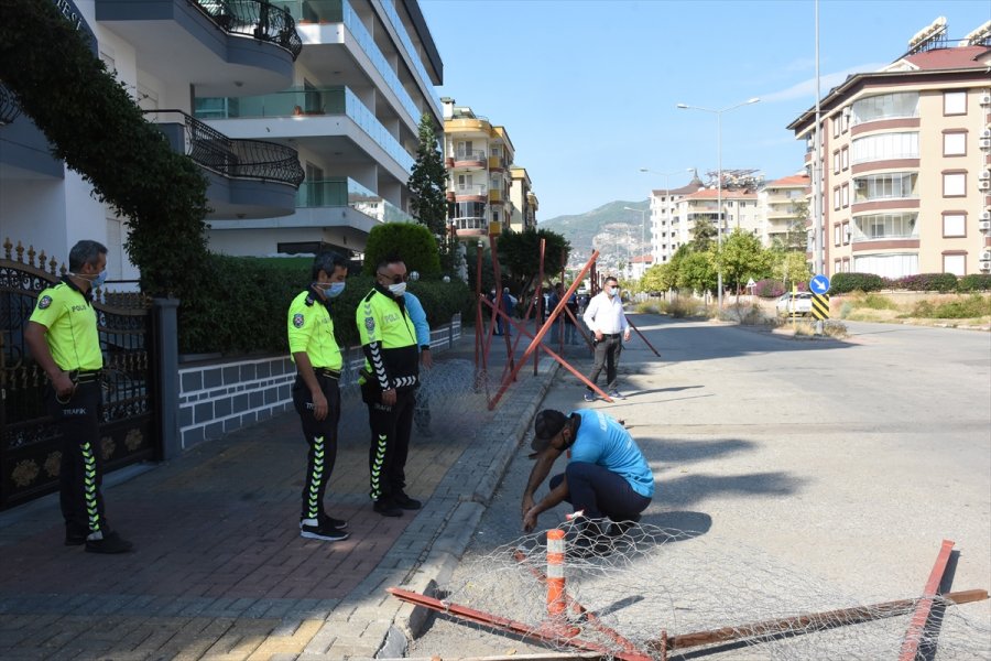 Alanya'da İki Yıl Önce Tel Örgüyle Kapatılan Cadde Açıldı