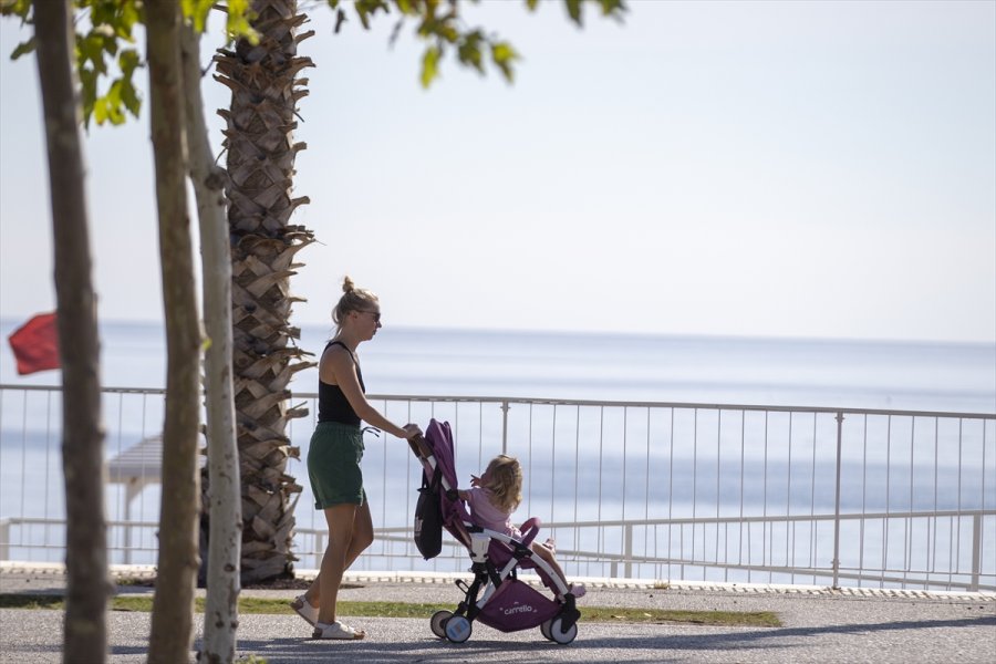 Antalya'da Kasımda Deniz Keyfi