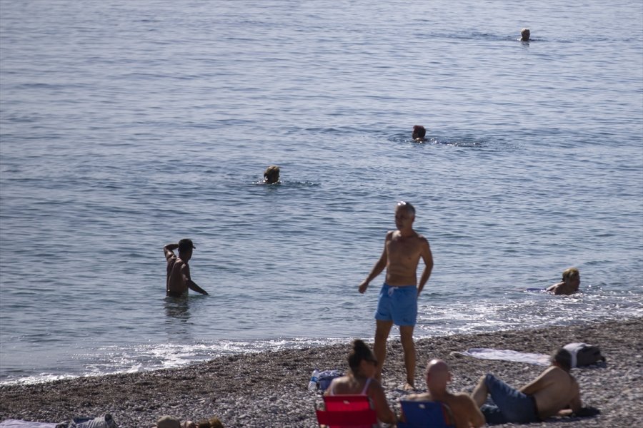 Antalya'da Kasımda Deniz Keyfi