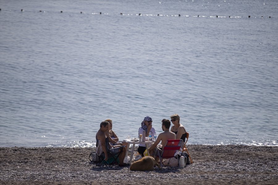 Antalya'da Kasımda Deniz Keyfi