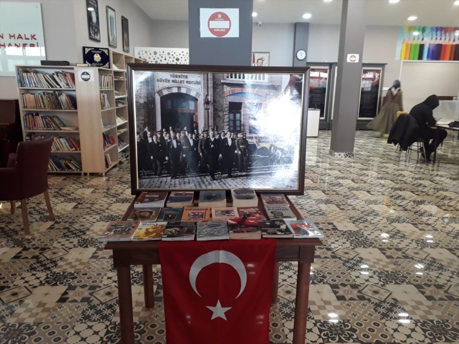 Atatürk Hakkındaki Kitaplar Başkent Kütüphanelerinde Okuyucuyla Buluşturuldu