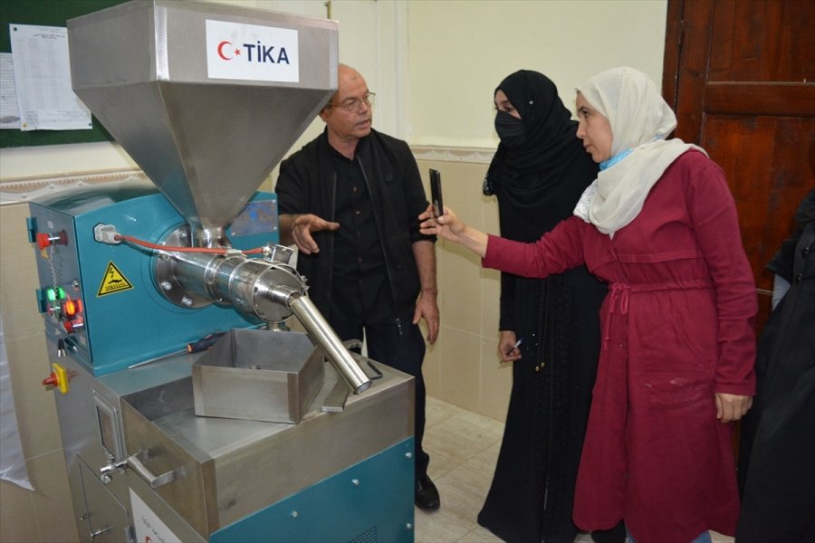 Tika'dan Cezayirli Kadınlara Bitkisel Yağ Pres Makinesi Desteği