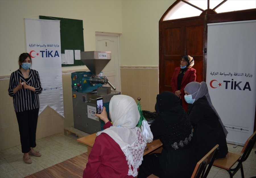 Tika'dan Cezayirli Kadınlara Bitkisel Yağ Pres Makinesi Desteği