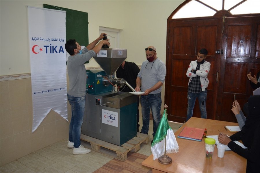 Tika'dan Cezayirli Kadınlara Bitkisel Yağ Pres Makinesi Desteği