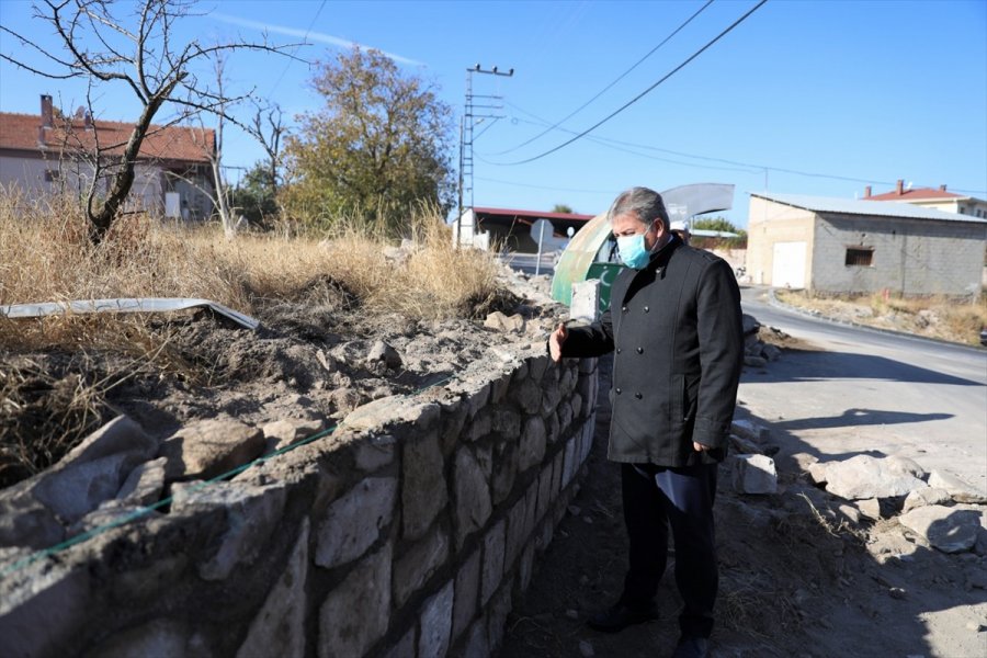 Kayabağ'ın Eski Taş Duvarları Aslına Uygun Örülüyor