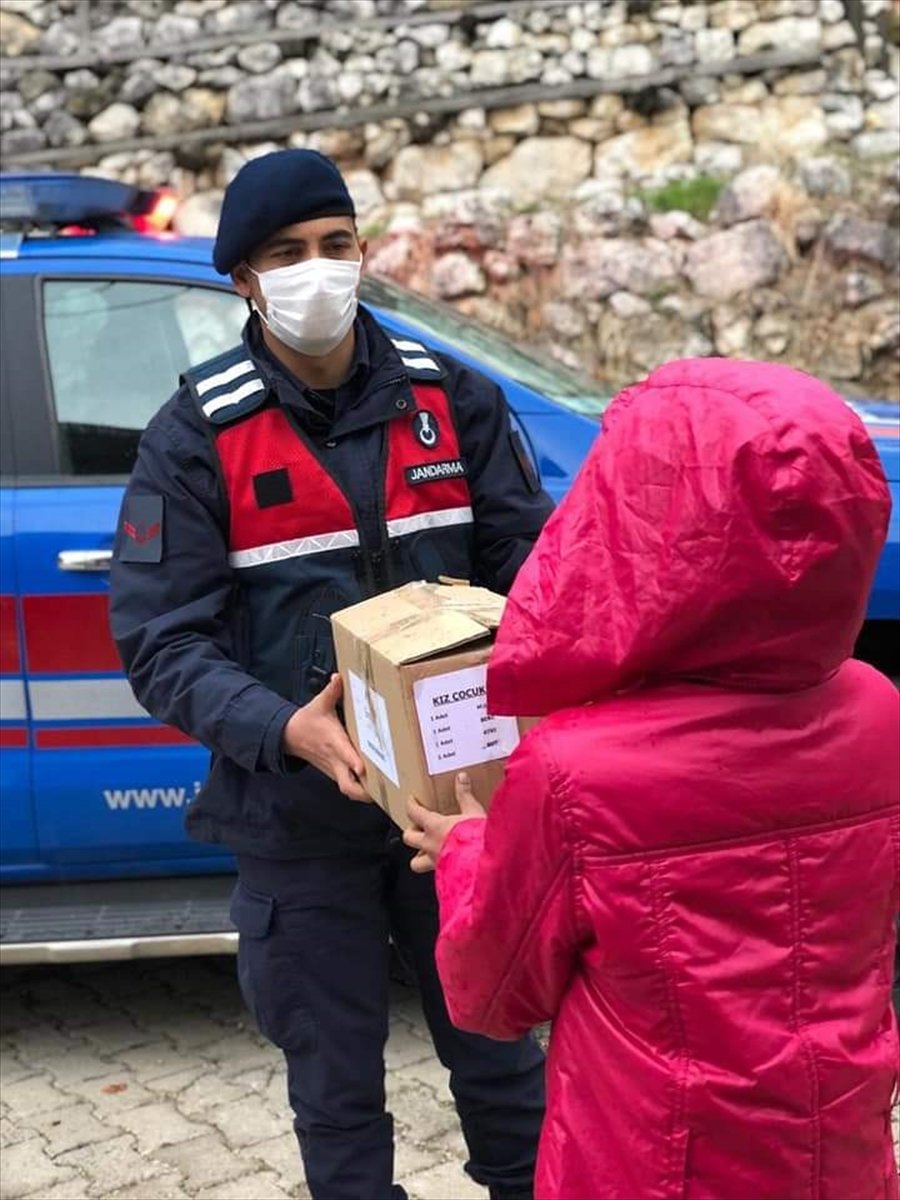 Erciyes Holding'den Akseki'deki Çocuklara Kışlık Giysi Yardımı