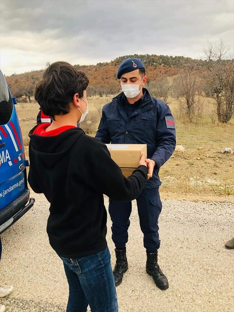 Erciyes Holding'den Akseki'deki Çocuklara Kışlık Giysi Yardımı