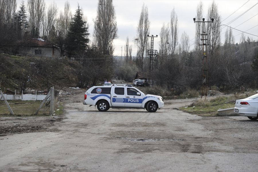 Polis Ekiplerinin Çiğdem Mahallesi'ndeki Denetimleri Devam Ediyor