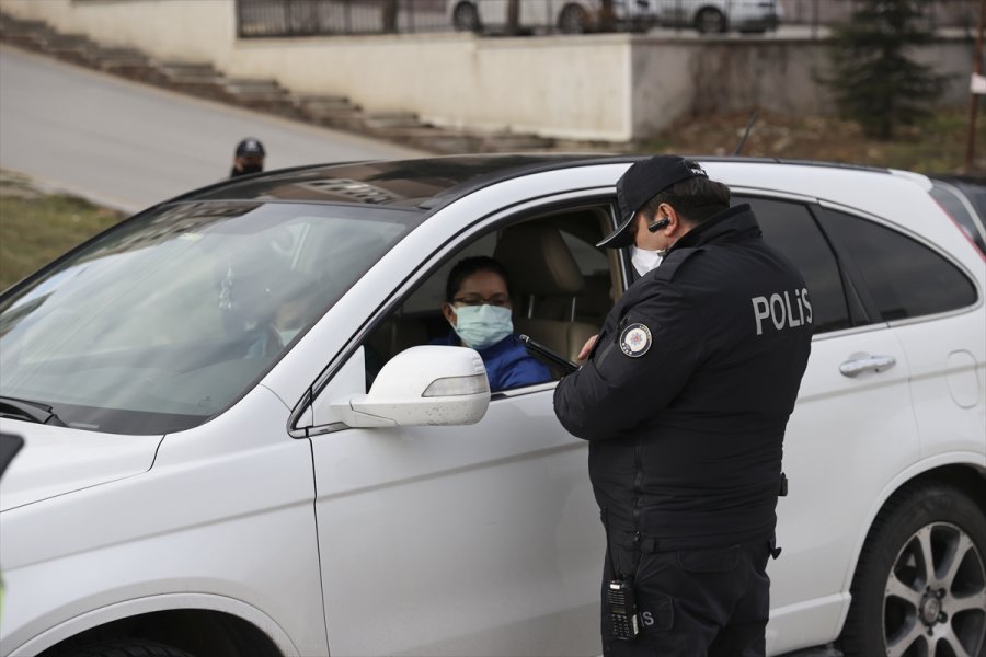 Polis Ekiplerinin Çiğdem Mahallesi'ndeki Denetimleri Devam Ediyor