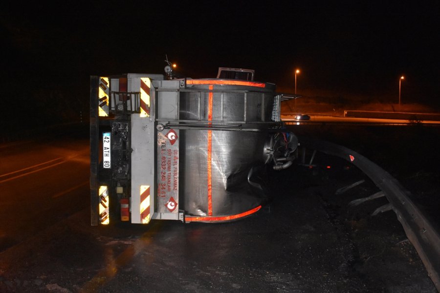 Kayseri'de Devrilen Süt Tankerinin Sürücüsü Yaralandı