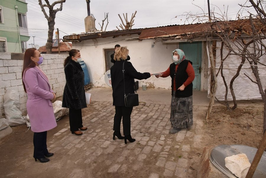 Karaman Valisinin Eşi Munise Işık'ın Kaleme Aldığı Mektup Kadınlara Ulaştırıldı