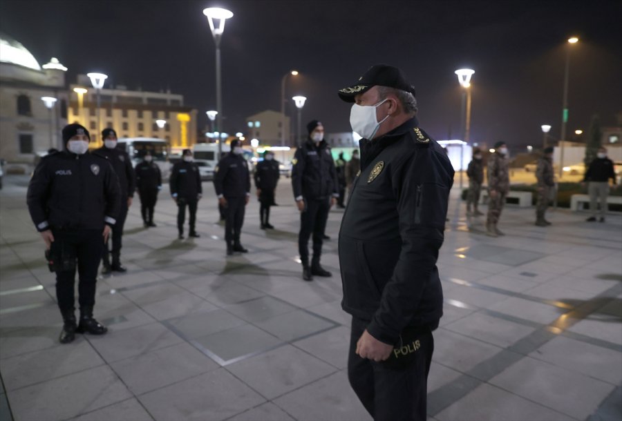 Konya Emniyet Müdürü Mustafa Aydın, Görev Başındaki Polislerin Yeni Yılını Kutladı