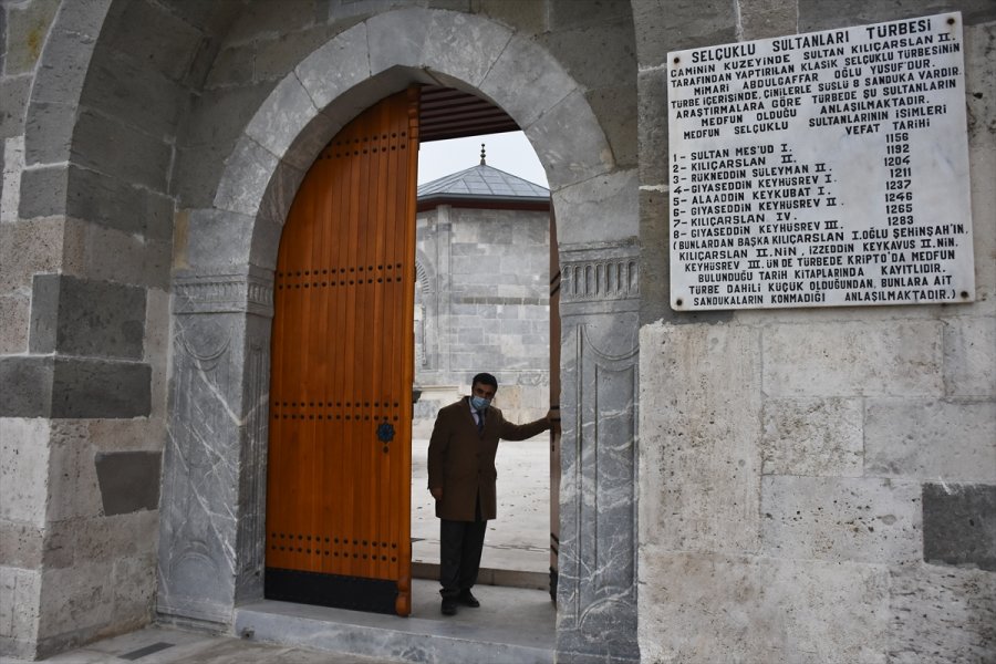 Anadolu Selçuklu Sultanlarının Sandukaları Restore Ediliyor