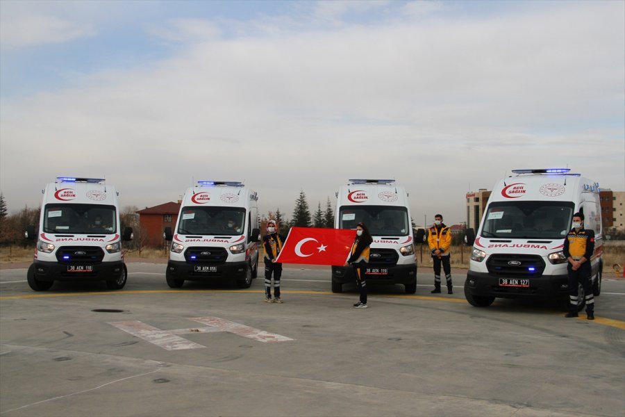 Kayseri'de 13 Ambulans, Ay Ve Yıldız Koreografisiyle Hizmete Alındı