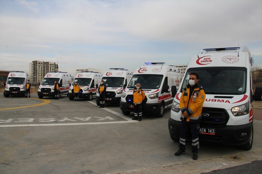 Kayseri'de 13 Ambulans, Ay Ve Yıldız Koreografisiyle Hizmete Alındı