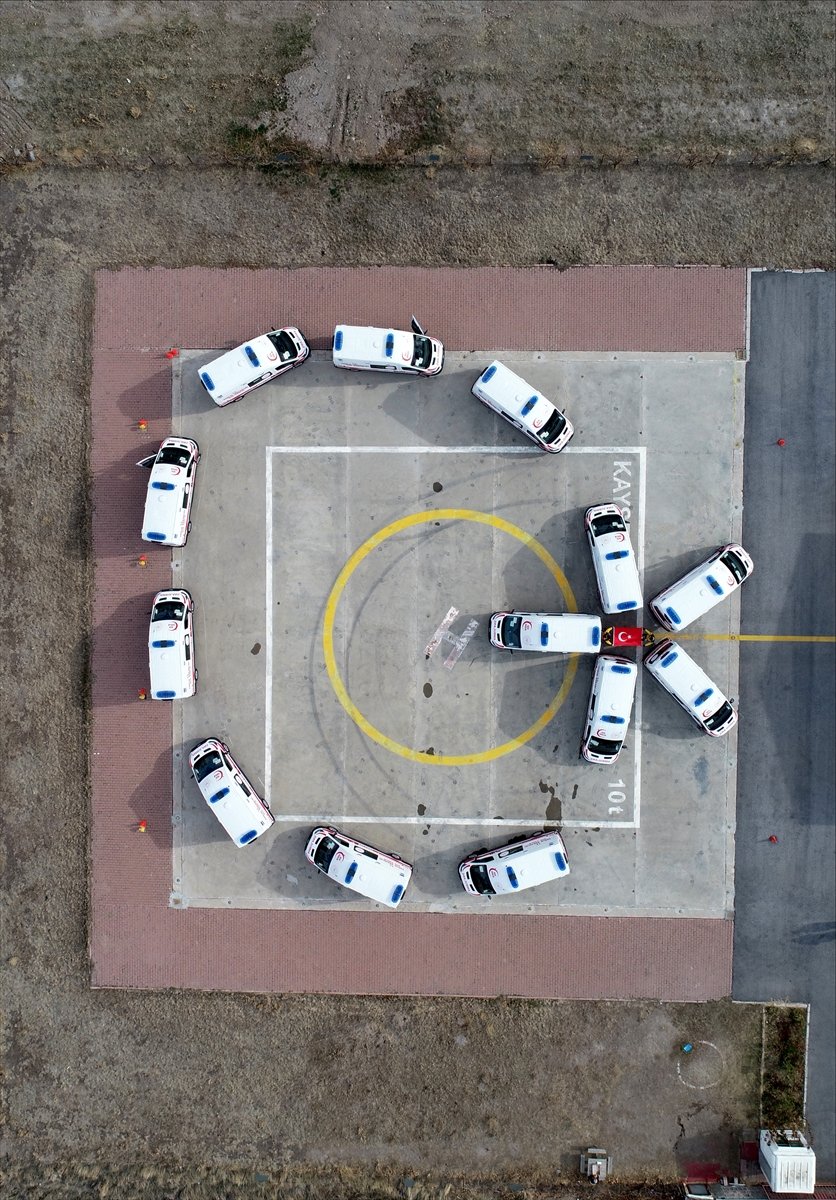 Kayseri'de 13 Ambulans, Ay Ve Yıldız Koreografisiyle Hizmete Alındı