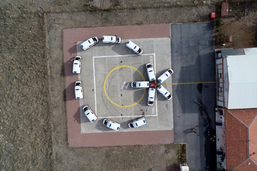 Kayseri'de 13 Ambulans, Ay Ve Yıldız Koreografisiyle Hizmete Alındı