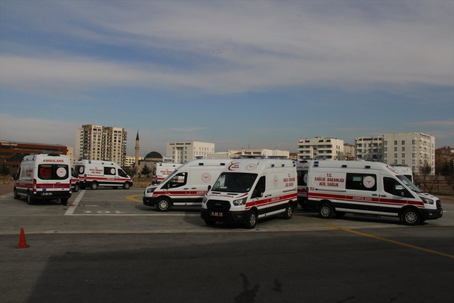 Kayseri'de 13 Ambulans, Ay Ve Yıldız Koreografisiyle Hizmete Alındı