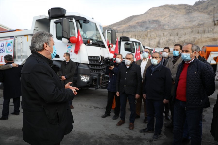 Başkan Palancıoğlu, 2020'de Alınan İş Makinelerini Meclis Üyelerine Tanıttı