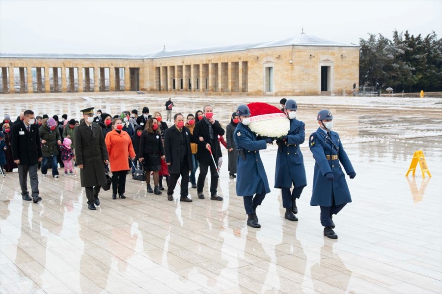 Gören Kalpler Eğitim Derneği Anıtkabir'i Ziyaret Etti