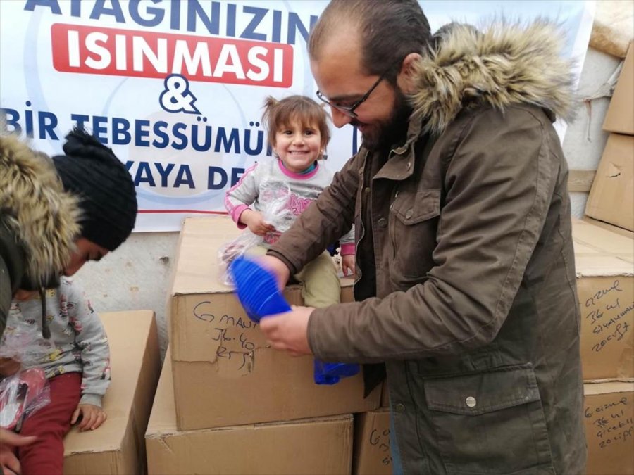 Kayseri'den Gönderilen 4 Bin 500 Bot Kilis'teki Kamplarda Yaşayan Çocukların Ayağını Isıttı