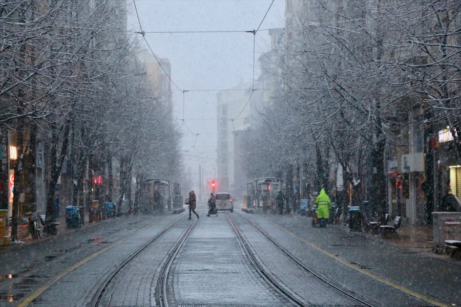 Eskişehir'de Kar Yağışı Etkili Oldu