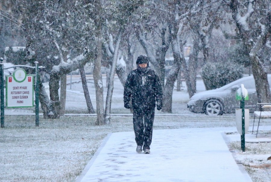 Eskişehir'de Kar Yağışı Etkili Oldu