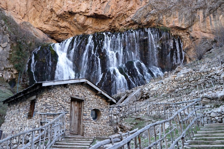 Kar Yağışıyla Coşan Kayseri'deki 