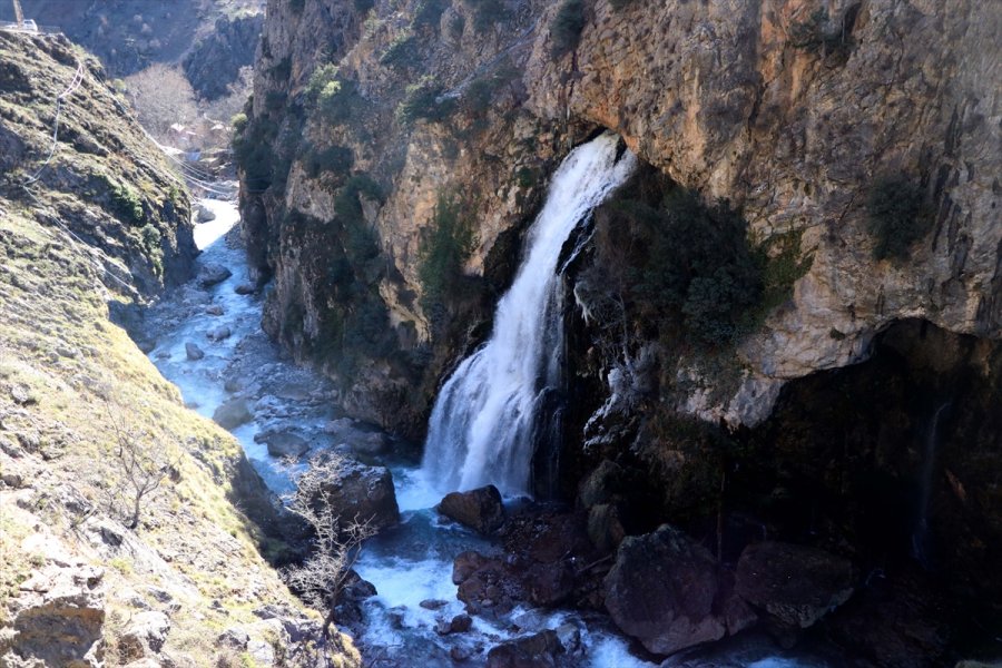 Kar Yağışıyla Coşan Kayseri'deki 